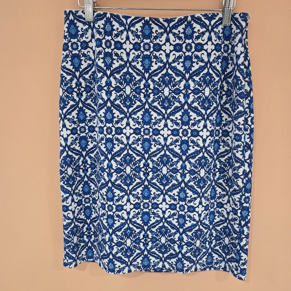 Stretchy pencil skirt